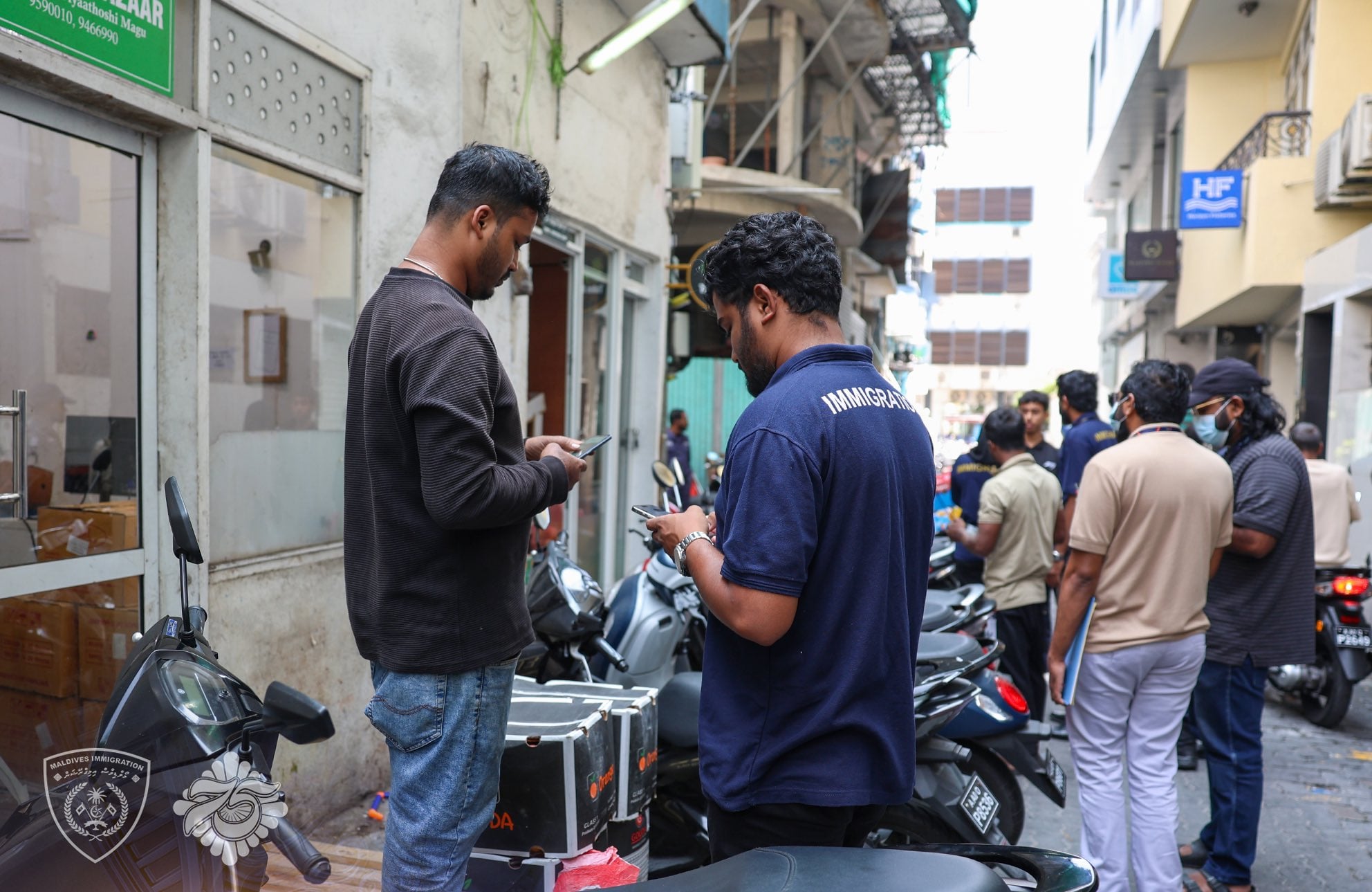 ގަވާއިދާ ހިލާފަށް އުޅުނު ދެ ބިދޭސީއަކު އިމިގްރޭޝަންގެ ބެލުމުގެ ދަށަށް