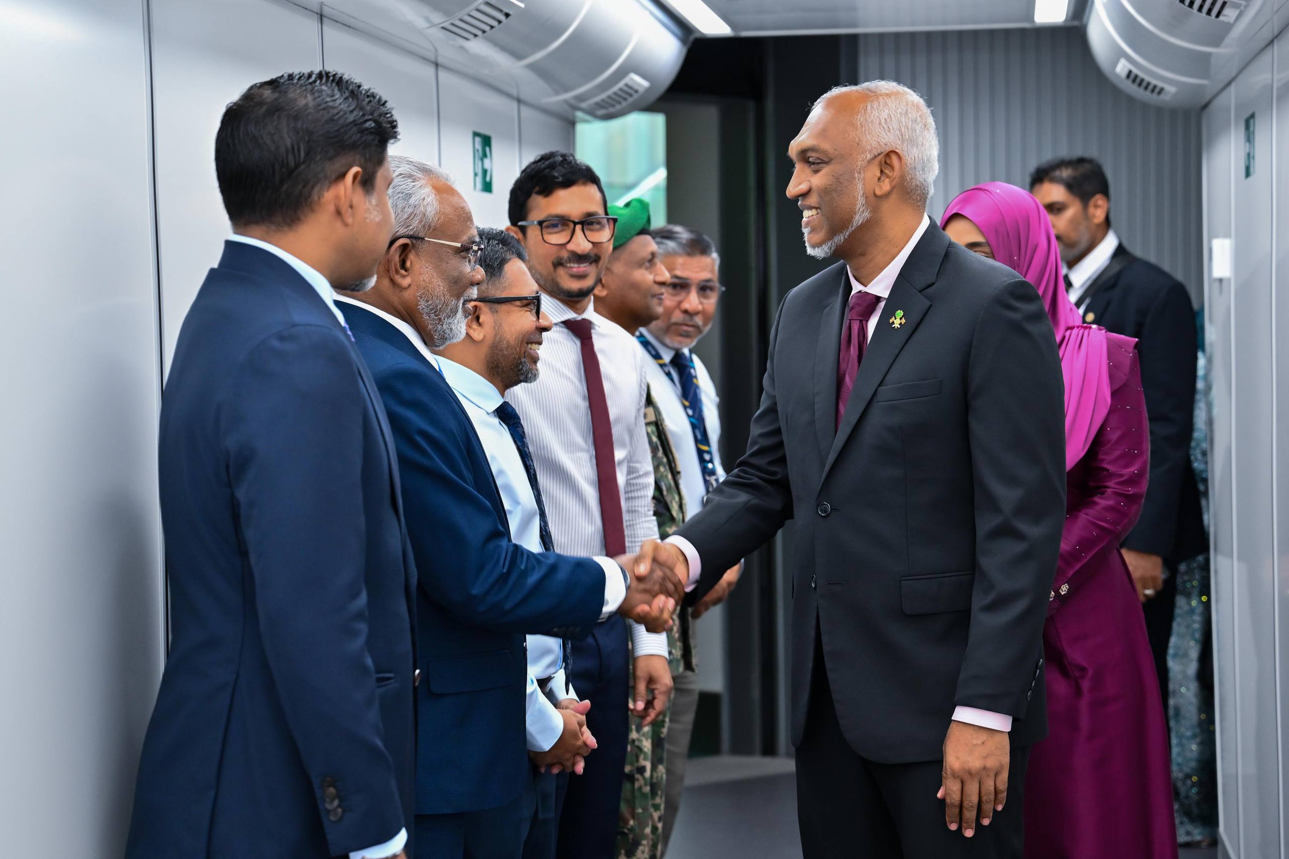 ރައީސްގެ ދެކަނބަލުން ޕާކިސްތާނަށް ފުރާވަޑައިގަތުން، ފޮޓޯ: ރައީސް އޮފީސް