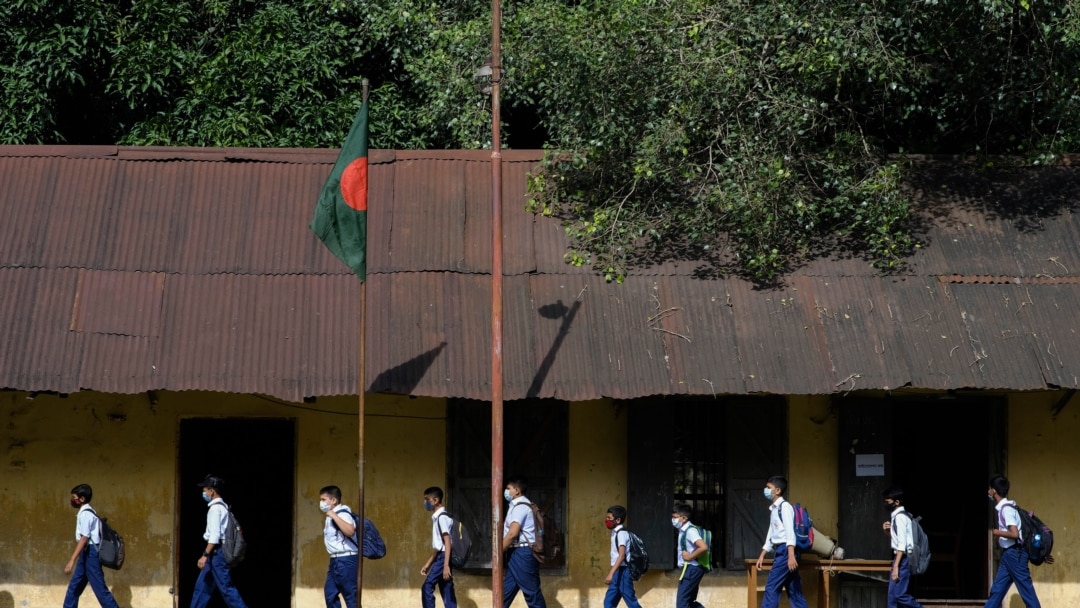 ބަންގްލަދޭޝްގައި ހޫނު ގަދަވުމުގެ ސަބަބުން ބަންދުކުރި ސްކޫލްތަށް ހުޅުވައިފި