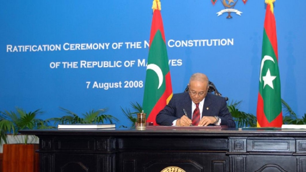 ޤާނޫނު އަސާސީއަށް 12 އަހަރު؛ ސިޔާސީ ޙަޔާތްޕުޅުގައި މައުމޫން އެންމެ ފަޚުރުވެރިވީ ވަގުތުކޮޅު