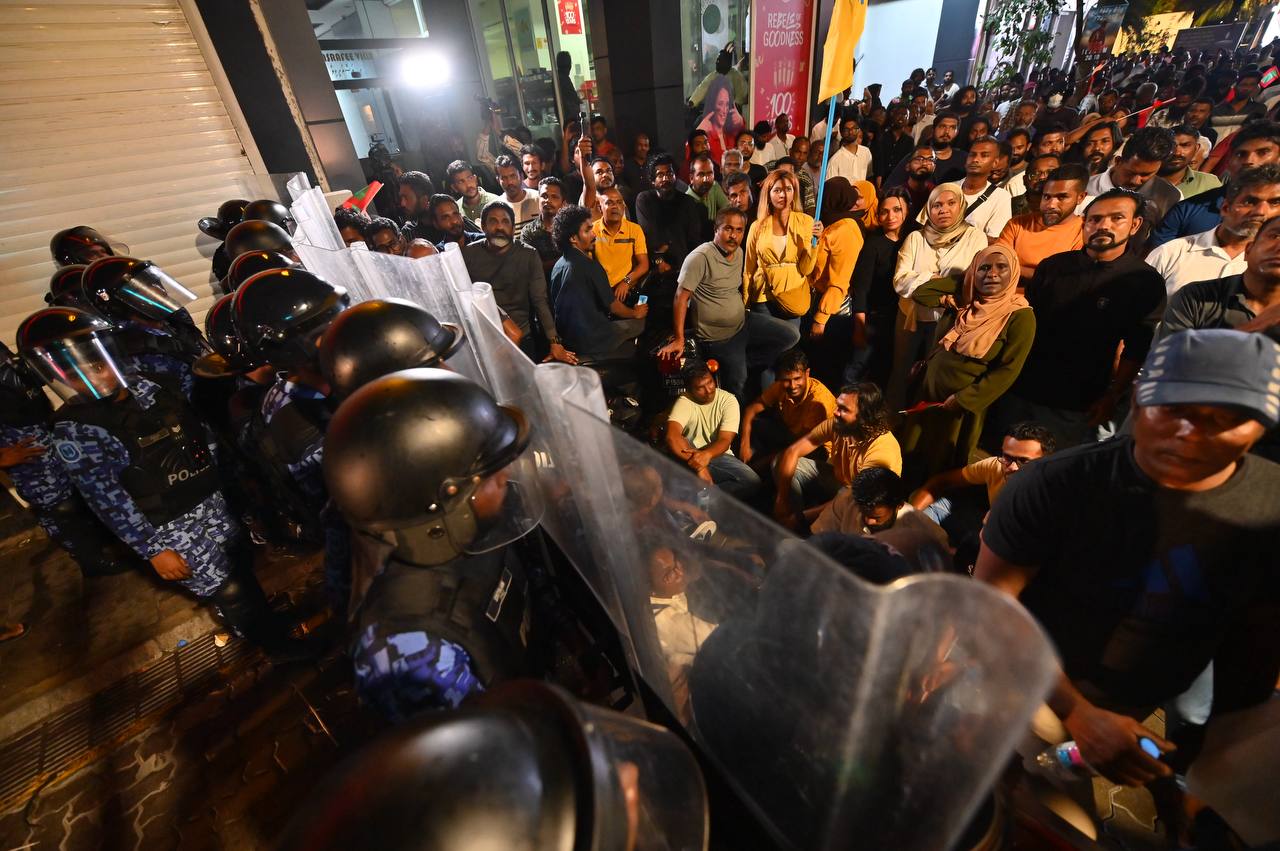 ލޫޓުވާލައިފި މުޒާހަރާގައި ހައްޔަރުކުރި މީހުން 15 ދުވަހަށް ބަންދު