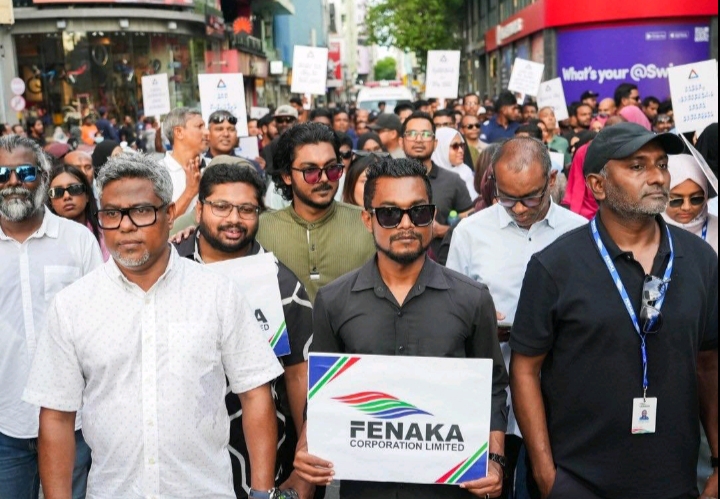 ސަރުކާރުގެ "ޔުނިފޯމް" ހިނގާލުމުގެ ސަބަބުން މަސައްކަތްތެރިންގެ އަޑު ފަނޑުވެއްޖެ