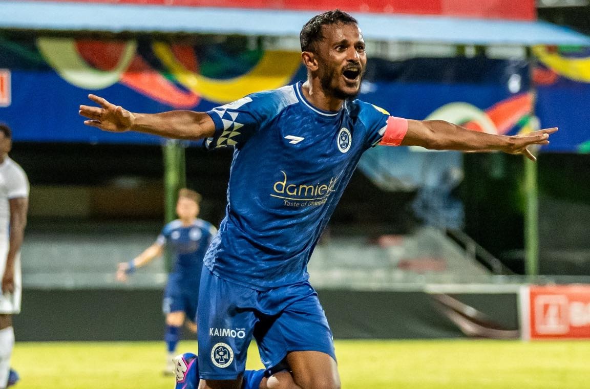 ސެންޓޭގެ ހެޓްރިކުން އޮޑި ބަލިކޮށް، ނިއު ރޭޑިއަންޓް އެފްއޭ ކަޕްގެ ސެމީ ފައިނަލަށް