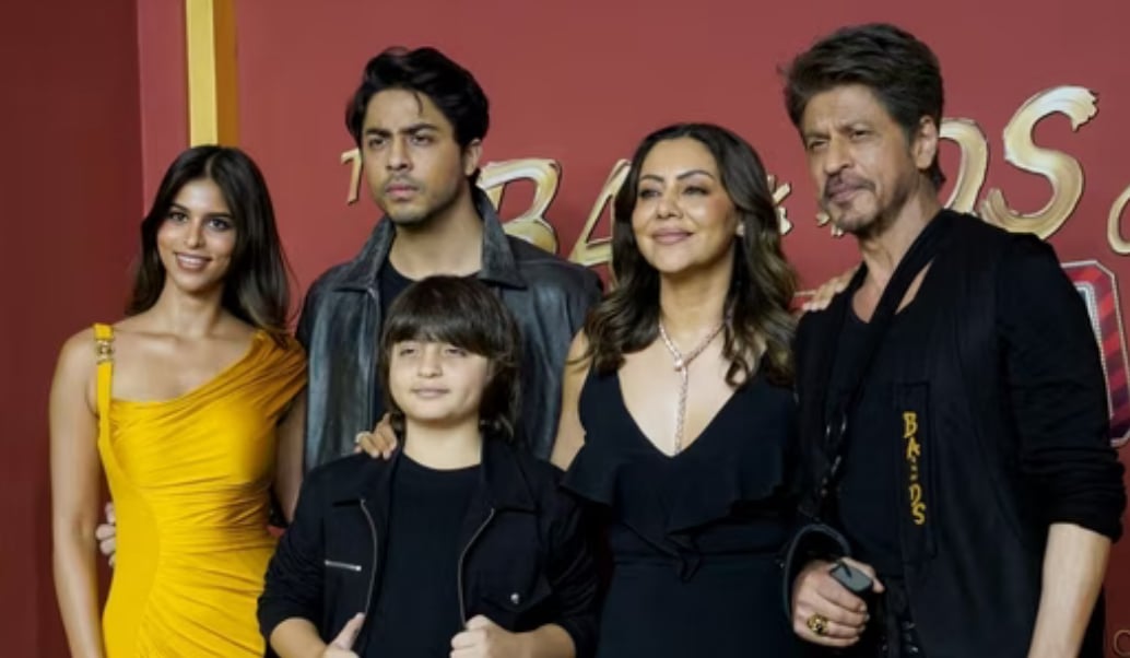 އާރްޔަންގެ ޑައިރެކްޝަންއަށް ސަޕޯޓު ދިނީތީވެ ފޭނުންނަށް ޝާހުރުކްގެ ހާއްސަ ޝުކުރެއް