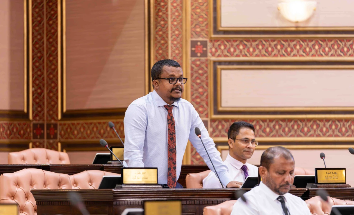 ފުވައްމުލަކު މެދު ދާއިރާގެ ޕީއެންސީ މެންބަރު އަލީ ފަޒާދު، ފޮޓޯ: މަޖިލިސް