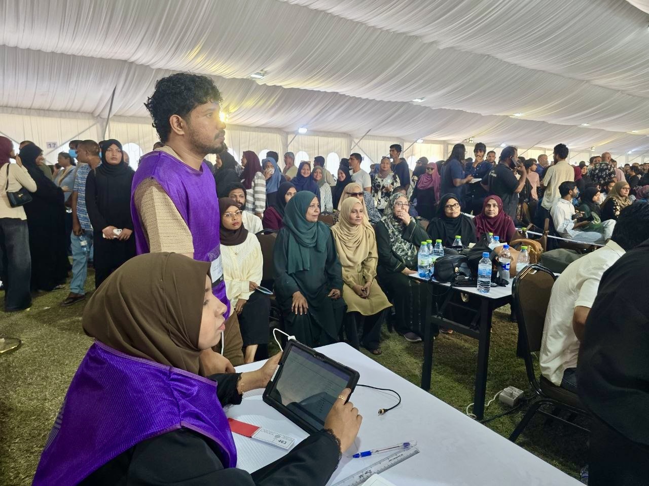 ކިޔުގައި މީހުން ގިނަވުމުން 76 ފޮށީގެ ވޯޓުލުން އަދި ނުނިމޭ