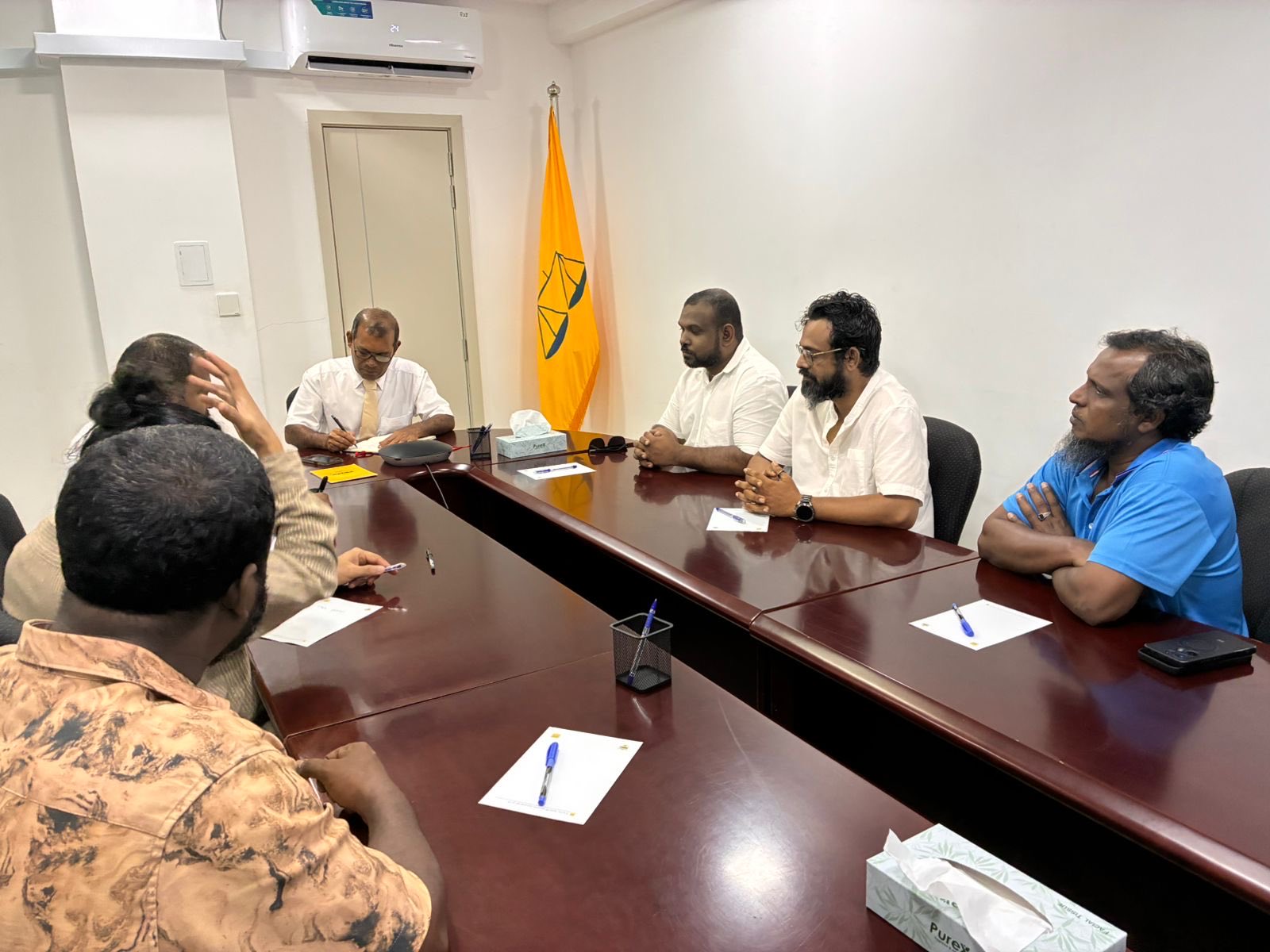 ޑްރައިވަރުންނަށް ސަރުކާރުން އެހީތެރިވުމަށާއި، ޓެކްސީ ފީ ނެގުން މީޓަރު އުޞޫލަށް ބަދަލުކުރަން އެމްޑީޕީން ގޮވާލައިފި
