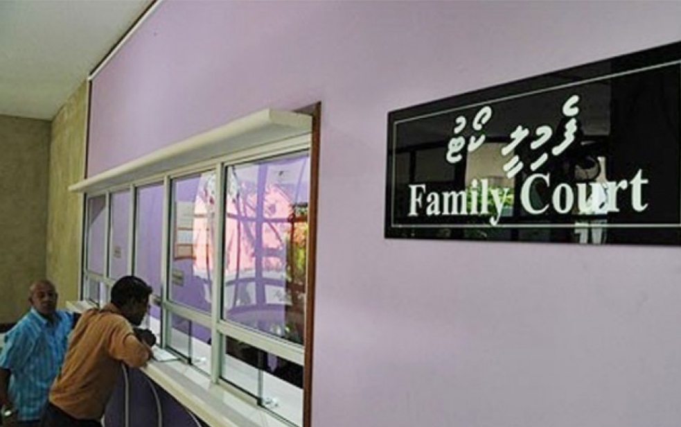 ހަނގުރާމަވެރި ސަރަހައްދެއްގައި އުފަންވި ދެ ކުއްޖެއްގެ މަންމައަކީ ދިވެއްސެއްކަމަށް ކަނޑައަޅައިފި