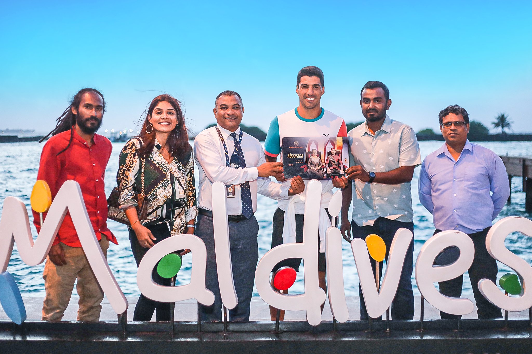 ބޯޑަރ މައިލްސްގެ "އަބާރަނަ" ސުއަރޭޒަށް