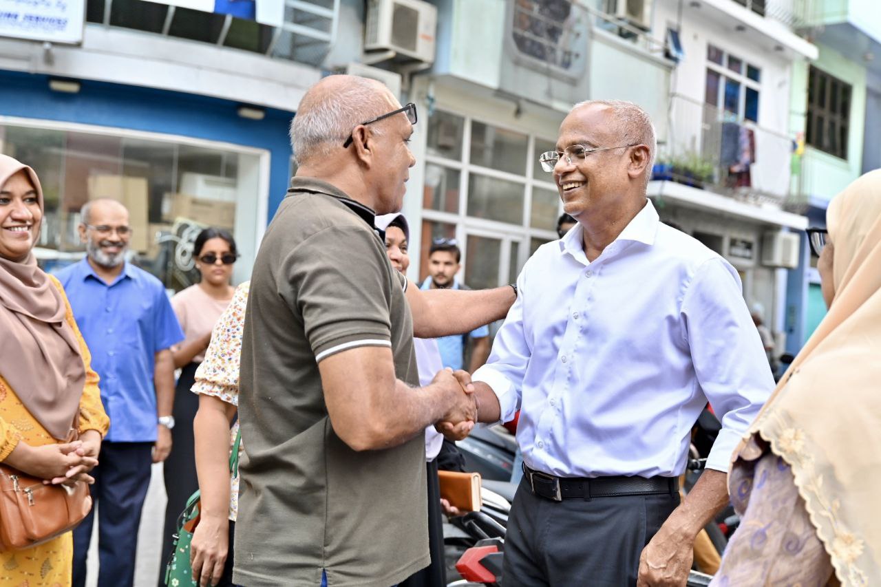 ކެންޑިޑޭޓުންނާއެކު ސޯލިހް ދޮރުން ދޮރަށް