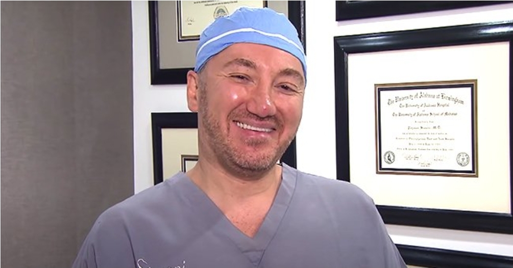 ޕްލާސްޓިކް ސާޖަރީއަކަށްފަހު ޑޮކްޓަރަކު ކޮވިޑުޖެހިގެން މަރުވެއްޖެ