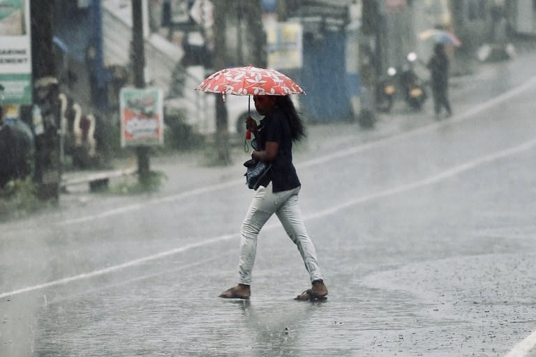 މޫސުން ގޯސްވެ ލަންކާގެ ގިނަ ސަރަހައްދުތަކަށް ރަތް ސަމާލު ނެރެފި