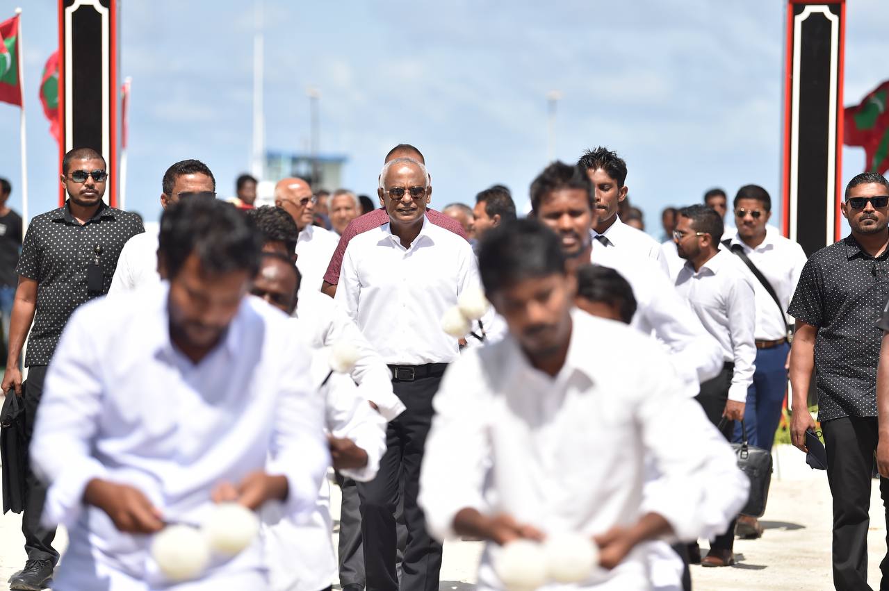 ރައީސް ސާލިހަށް ރަތްމަންދޫއިން ހޫނު މަރުހަބާއެއް