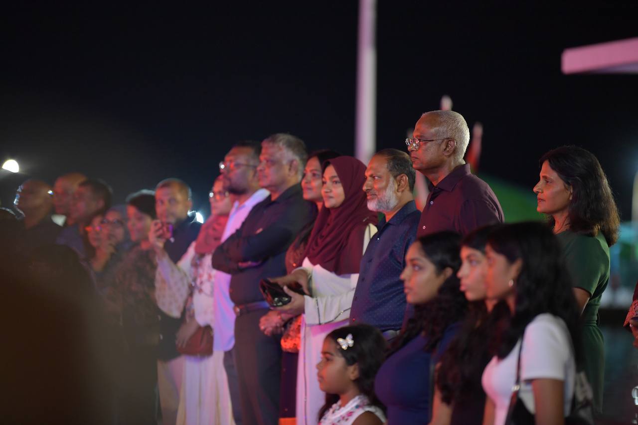 ފުޅަނދުބުރު ބަލާލަން ގިނަ ބަޔަކު މަގުތަކަށް