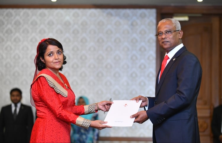 އެންމެ އުނދަގޫ ވަގުތު ރައީސް ސާލިހު ވަނީ ރާއްޖެ އަމާން ބަނދަރަކަށް ގެންގޮސްދެއްވާފައި: ޔުމްނާ