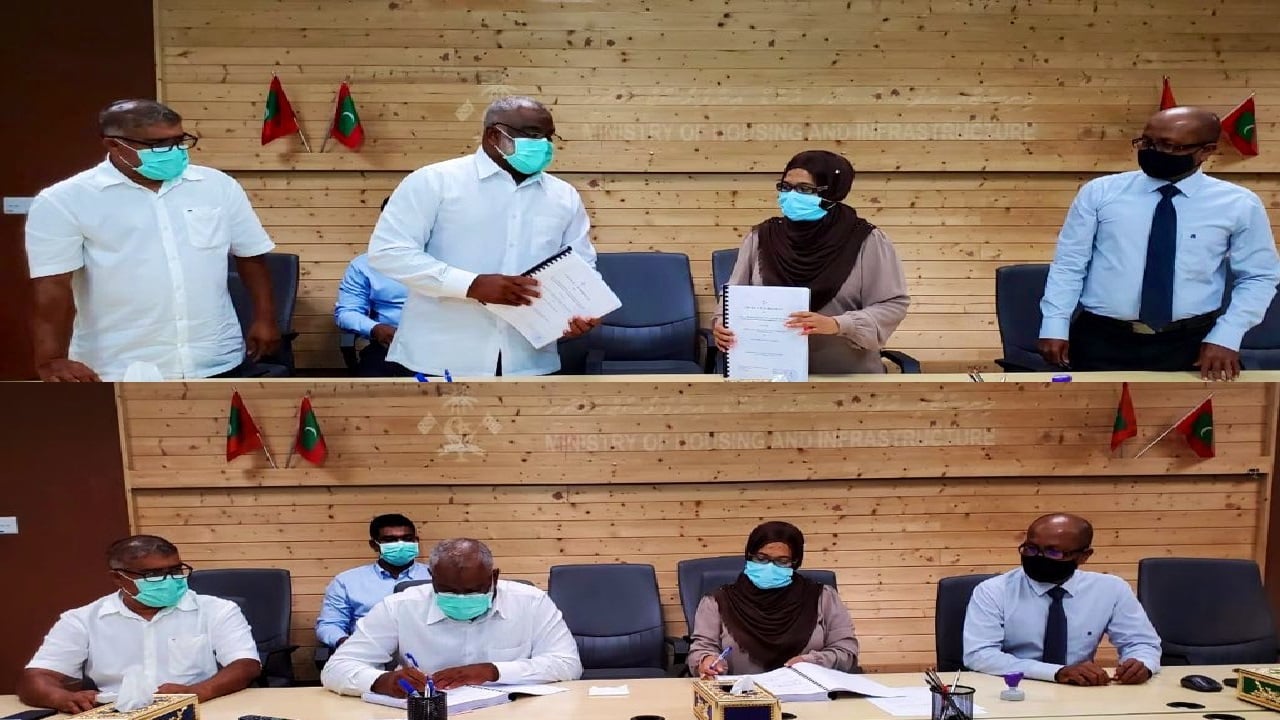 ކޮލަމާފުއްޓާއި ހޯޑެއްދޫ ބަނދަރުގެ މަސައްކަތް ހަވާލުކޮށްފި