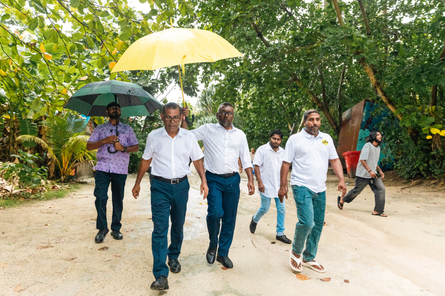 ރައީސް ނަޝީދުގެ ބޮލަށް ކުޑަ ނެންގެވި މައްސަލަ: އެއީ އަދަބު އަހުލާގުގެ ތެރެއިން ކުރި ކަމެއް: ފައްޔާޒު