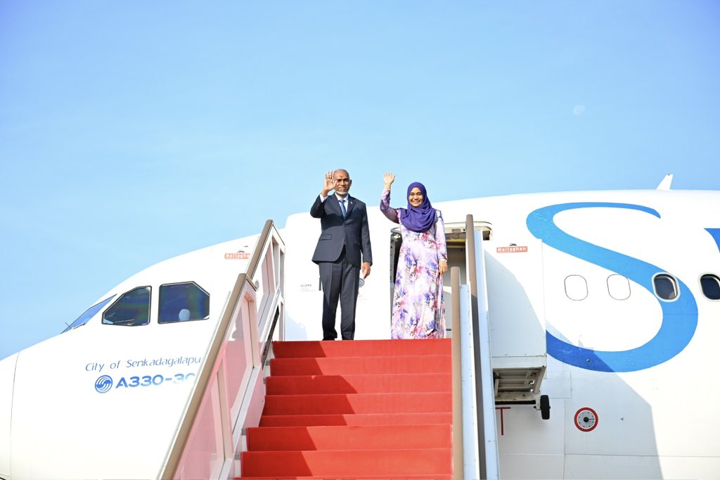 ލަންކާއަށް ކުރެއްވި ފުރަމާނަ ދަތުރުފުޅު ނިންމަވާލެއްވުމަށް ފަހު ރައީސްގެ ދެކަނބަލުން މާލެ ވަޑައިގެންފި