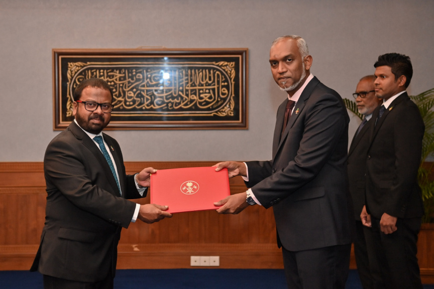 ސަދުކާރުގެ ތަރުޖަމާނަކަށް މިނިސްޓަރު ފެންވަރުގައި މުންދު އައްޔަނުކުރައްވައިފި