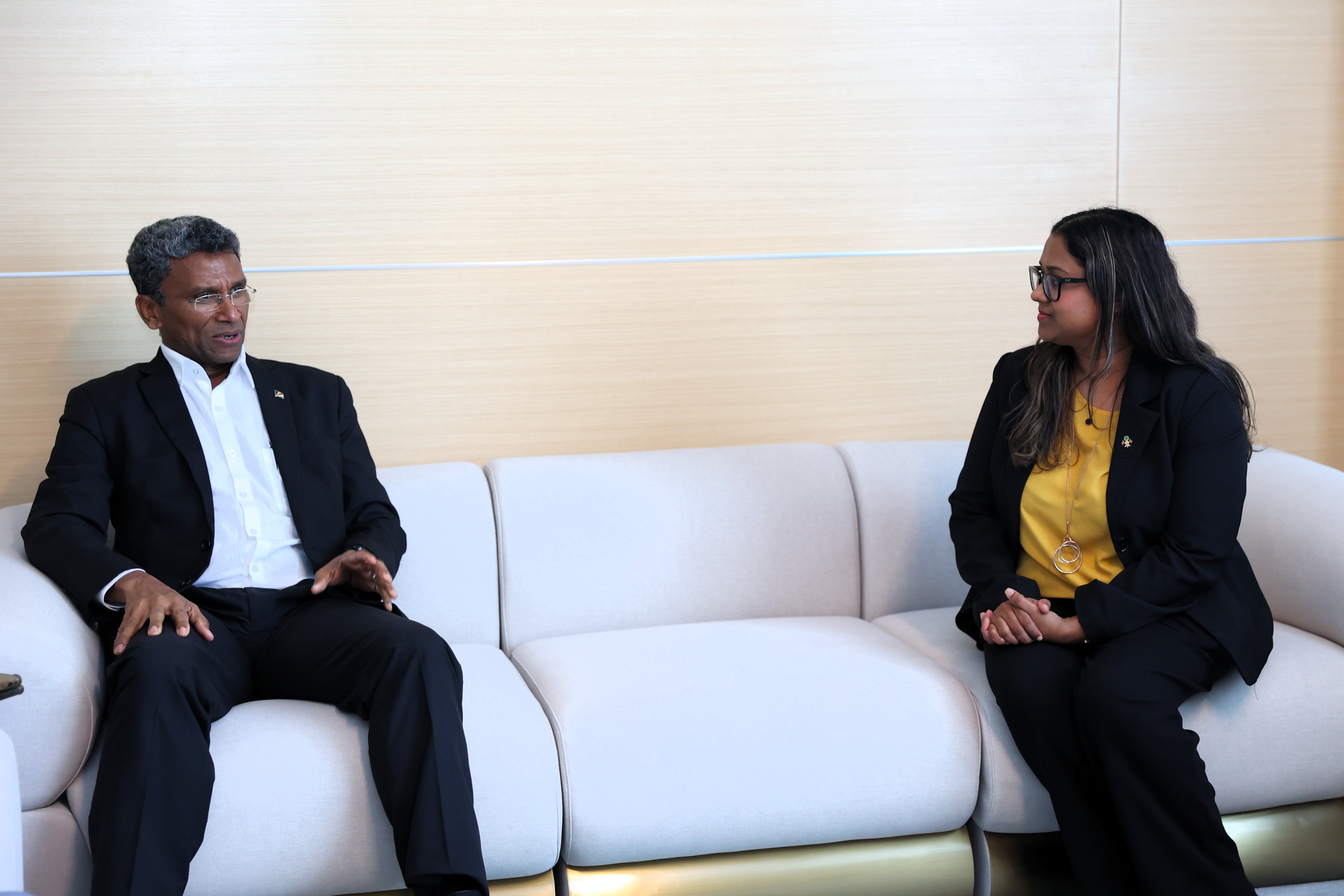 ސީޝެލްސްގެ ޚާރިޖީ ވަޒީރު ރާއްޖެއަށް ކުރެއްވި ރަސްމީ ދަތުރުފުޅު ނިންމަވާލެއްވުމަށްފަހު ފުރާވަޑައިގެންފި
