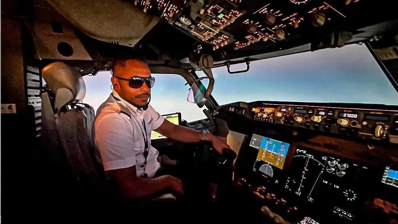 އިރާން ހަނގުރާމައިގެ ބިރުވެރިކަން ތަޖުރިބާކުރި ކެޕްޓަން ޖިނާނު ވިދާޅުވީ ސަފީރު މުންދަކީ ބޭކާރު ބޮލެއް ކަމަށް