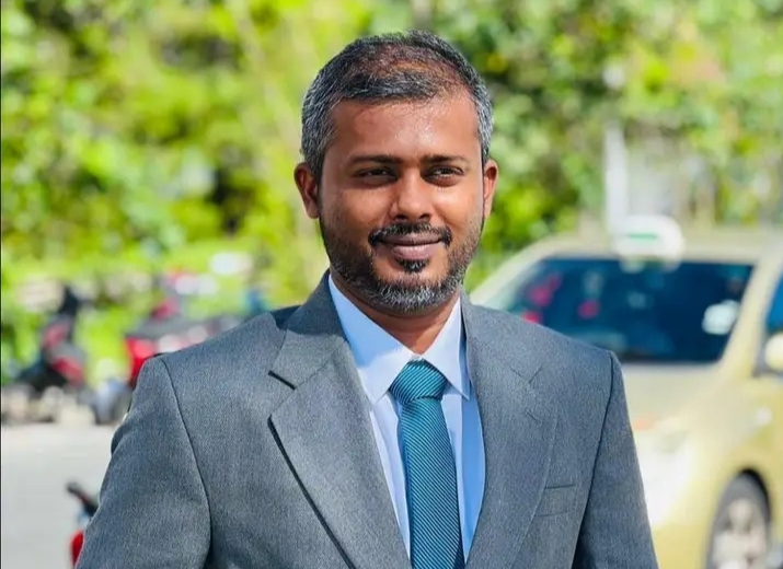 ޙަސަން ޒިހާން ސުޕްރީމް ކޯޓާއި ރައީސް އޮފީހުގެ އިތުރުން މަޖިލީހުގައި ހުޅުޖެހުމަށް ހިތްވަރުދީފި: ފުލުހުން މައްސަލަ ބަލަން ފަށައިފި