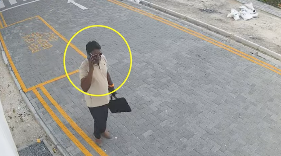 ހުޅުމާލެއިން ފޯނެއް ވަގަށް ނެގި މީހަކު ހޯދަން ފުލުހުން ވީޑިއޯއެއް އާންމުކޮށްފި