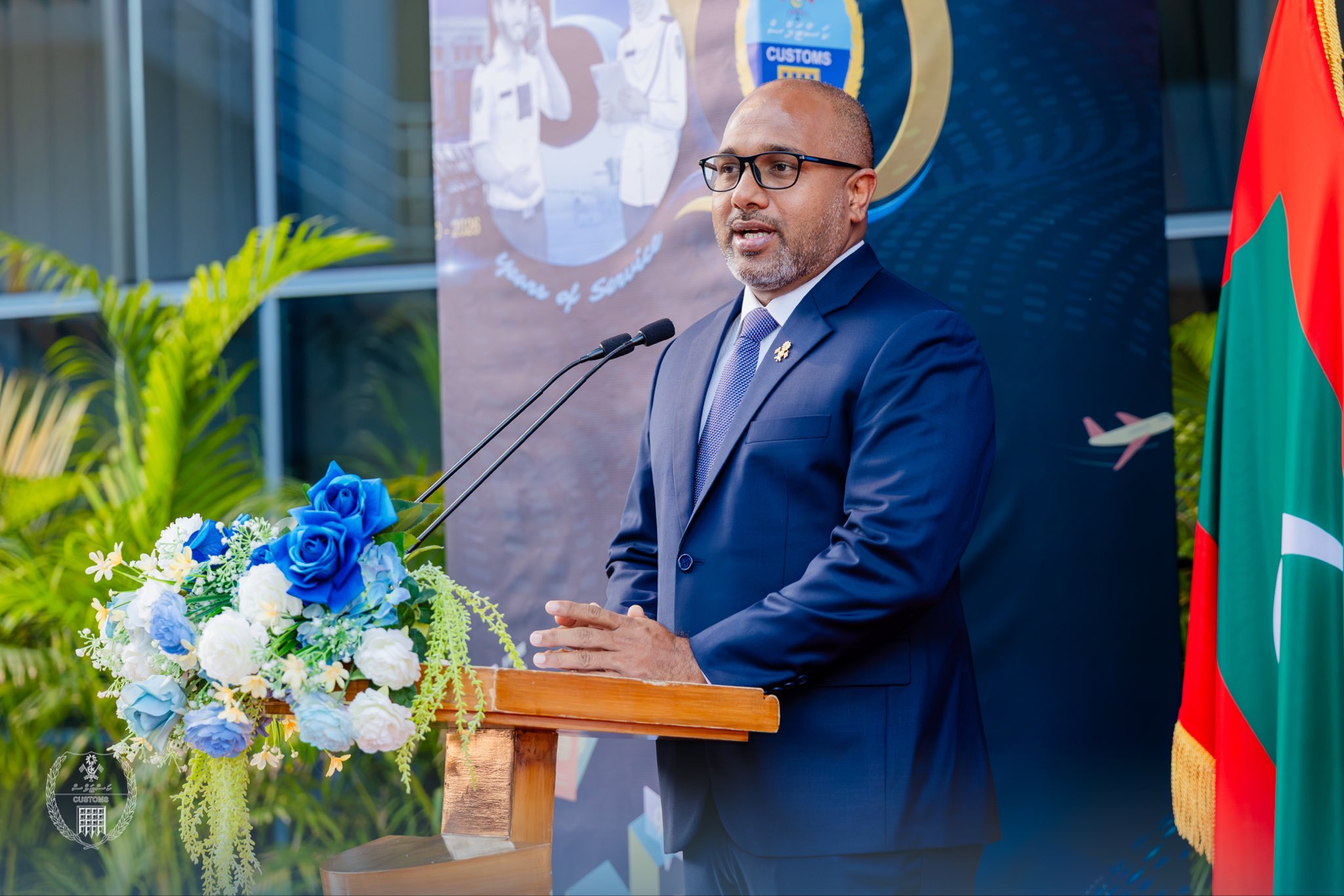 ކަސްޓަމްސްގެ އަހަރީ ދުވަހާ ގުޅިގެން ބޭއްވި ރަސްމިއްޔާތުގައި މިނިސްޓަރު އިހުސާން، ފޮޓޯ: ކަސްޓަމްސް