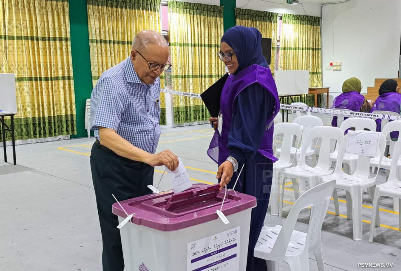 ކުރީގެ ރައީސް މައުމޫން ވެސް ފަރުދީ ޒިންމާ އަދާކުރަށްވައި ވޯޓު ލައްވައިފި