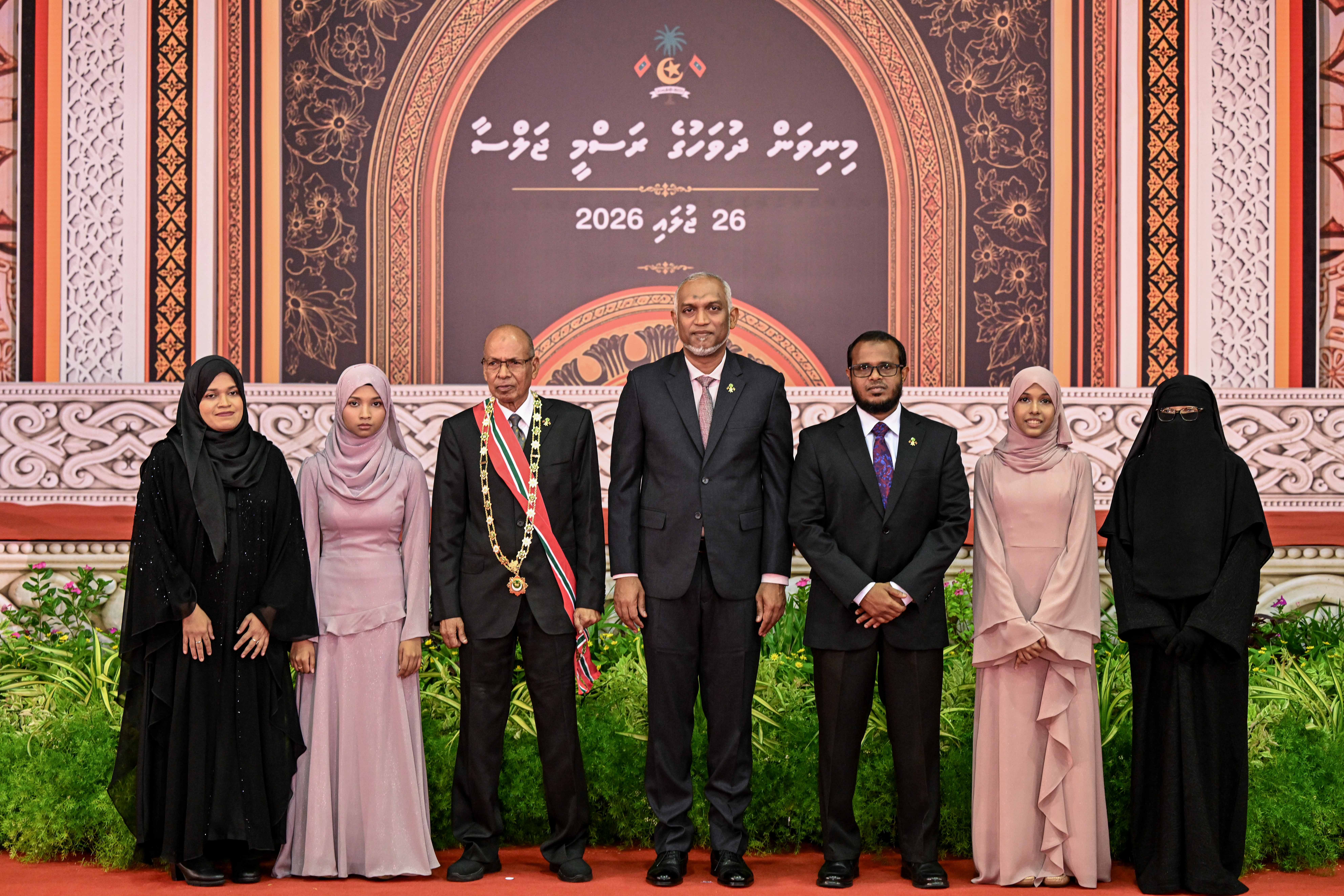 ނިޝާން ޢިއްޒުއްދީނުގެ ޢިއްޒަތުގެ ވެރިކަން  އަލްއުސްތާޛު އިބްރާހީމް ރަޝީދު މޫސާއަށް އަރުވައިފި
