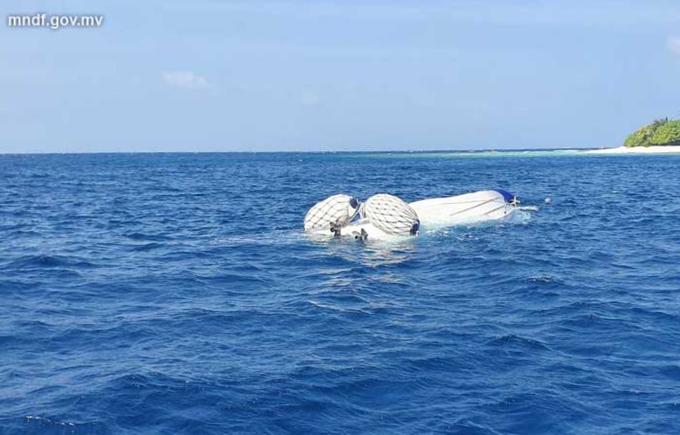 ލޯންޗެއް ބަންޑުން ޖަހާލައިފި