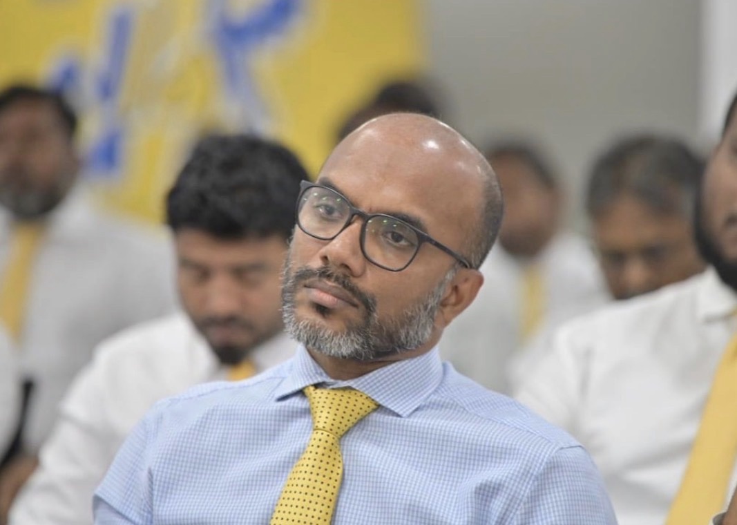 އެމްޑީޕީން ވެރިކަން ހޯދަން އޮތް ހަމައެކަނި މަގަކީ ރައީސް ނަޝީދާ އެކު ކުރިއަށް ދިއުން: އަމީރު