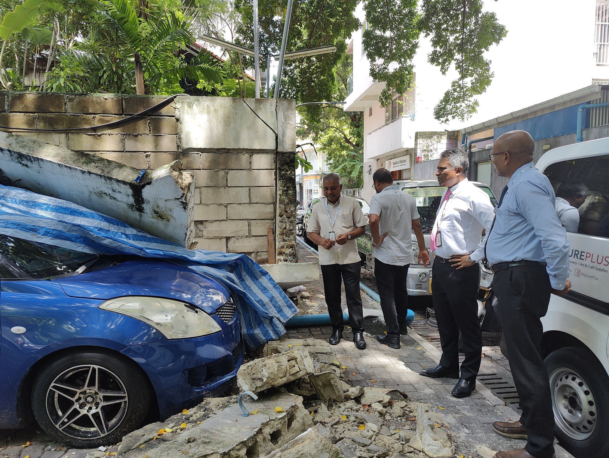 މާލޭގައި ފާރެއް ވެއްޓި ކާރަކަށް ގެއްލުން ވެއްޖެ