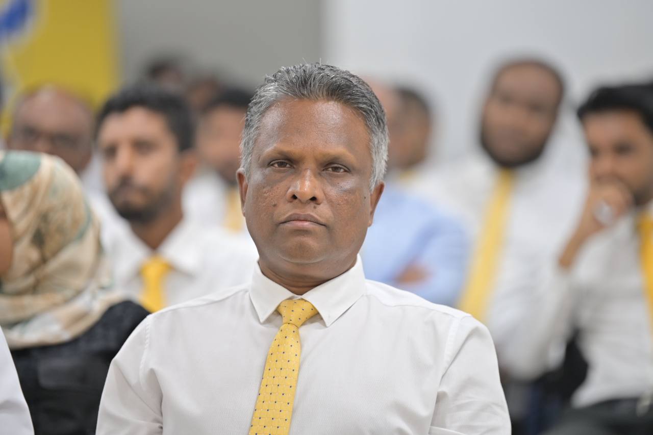 ޑޮލަރުގެ އަގު އުފުލި އާންމުންގެ ފުދުންތެރިކަން އިންތިހާއަށް ދަށްވެއްޖެ: އާޒިމް