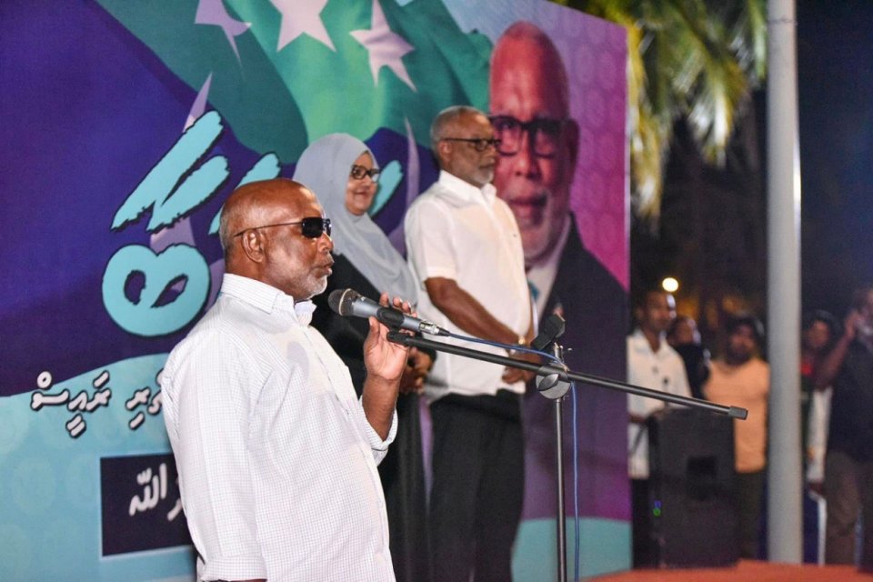 ފޮނަދޫ ކައުންސިލްގެ ރައީސްކަމަށް ވާދަކުރަށްވާ އަބްދުލްކަރީމްގެ ދެ ދަރިން ވަޒީފާއިން ވަކިކޮށްފި
