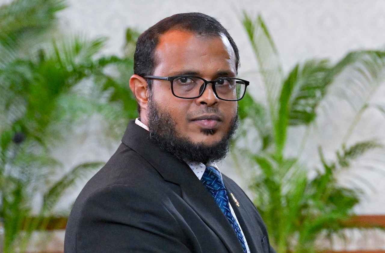 ވަޒީރު އަލީ ޝަރީފް ކުރިން ކުރެއްވި ދަށްފެންވަރުގެ ޕޯސްޓުތަކެއް އާންމުވެ، ފާޑުކިޔުން އަމާޒުވެއްޖެ