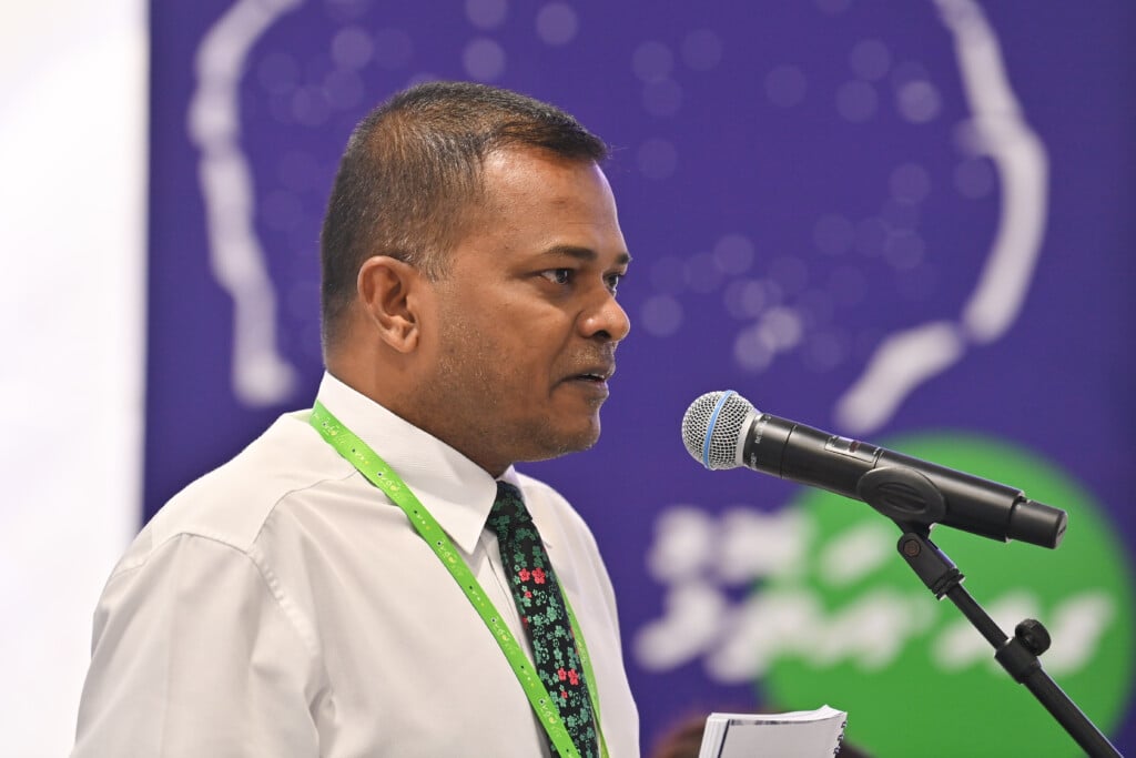 ނިޒާރު ރައީސް ނަޝީދަށް: ދެ މޫނާއެކު ދެކެވޭ ވާހަކައަށް އިތުބާރު ނުކުރެވޭނެ