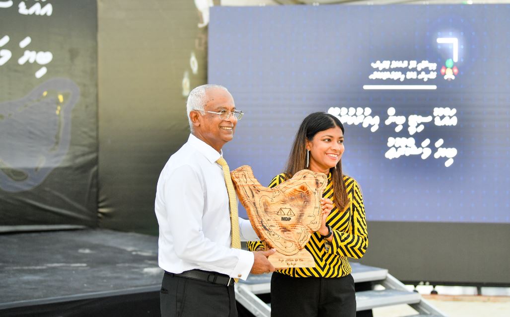 ރައްޔިތުންނަށް އަމާން ރާއްޖެއެއް ހޯއްދަވައިދެއްވާނީ ރައީސް ސާލިހުކަން ރައްޔިތުންނަށް އެނގޭ: ރޮޒައިނާ