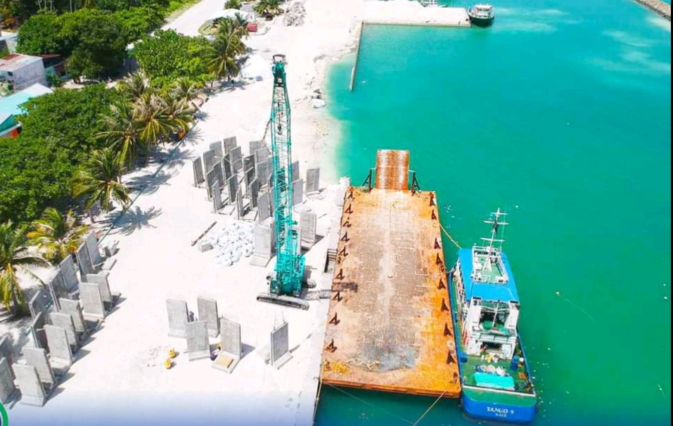 ގަން ބަނދަރުގެ މަސައްކަތް: ކޮންކްރީޓް ގަލުގެ އިތުރު ޝިޕްމަންޓެއް ގެންގޮސްފި