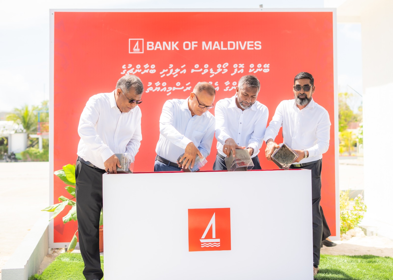 ބީއެމްއެލުން އަލިފުށީގައި އައު ބްރާންޗެއްގެ ބިންގާ އަޅައި ރ. އަތޮޅުގެ ހުރިހާ ރަށެއްގައި އޭޓީއެމް ގާއިމުކުރަނީ