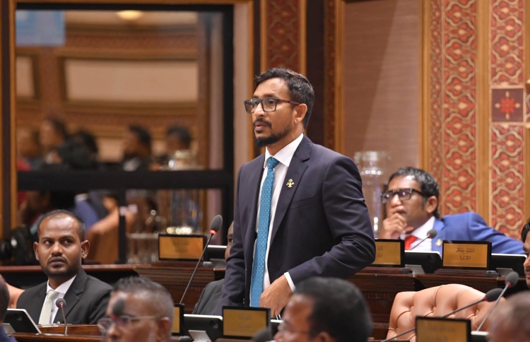 ކުރީ ސަރުކާރުންވަނީ ދައުލަތް ބަނގުރޫޓު ކޮށްލާފައި: ފަލާޙް