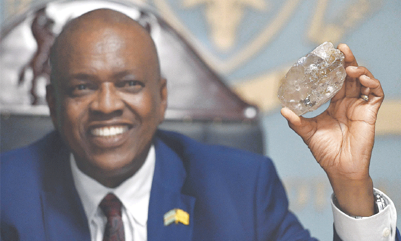 ބޮޓްސްވާނާއިން ދުނިޔޭގެ 2 ވަނައަށް އެންމެ ބޮޑު ޖަވާހިރު ހޯދައިފި