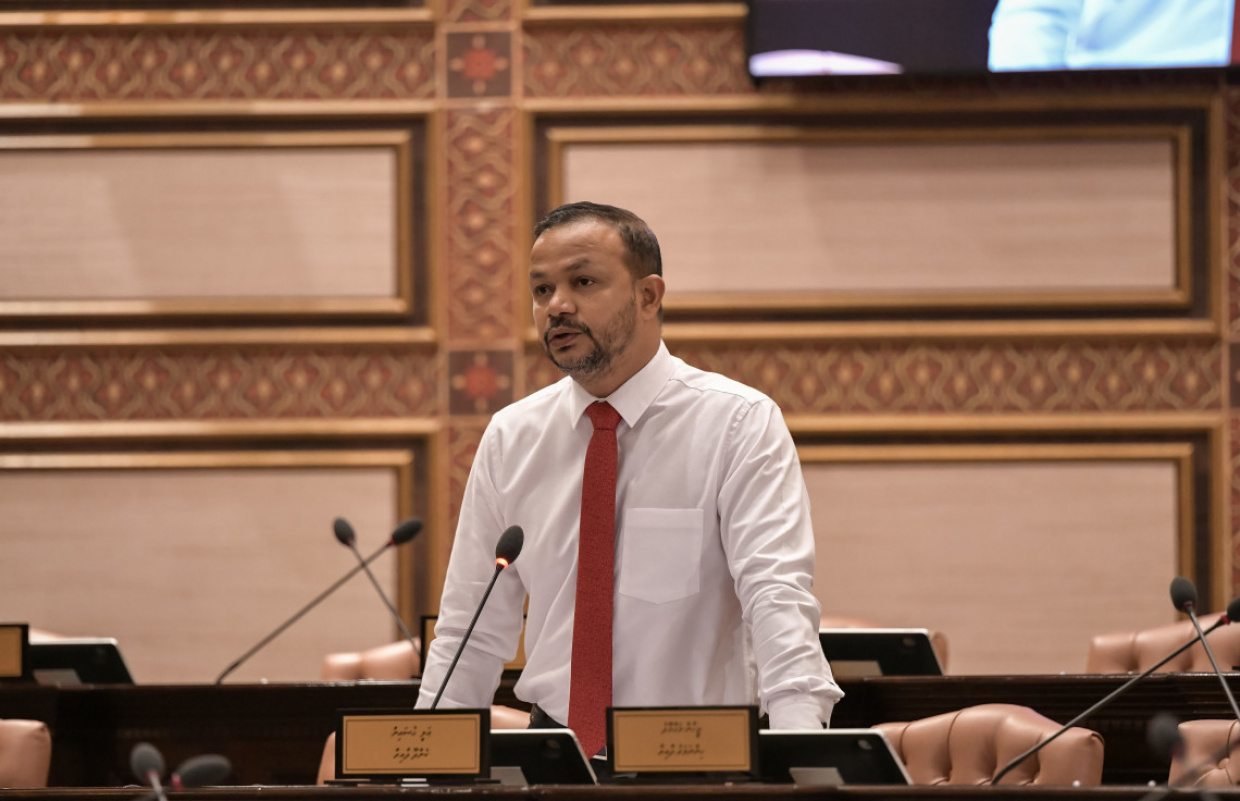 ޕެންޝަން އޮފީހުގެ ސީއީއޯގެ މަގާމު އަދާކުރެވޭނެ ދިވެހިން ތިބޭނެ: އަލީ ހުސައިން