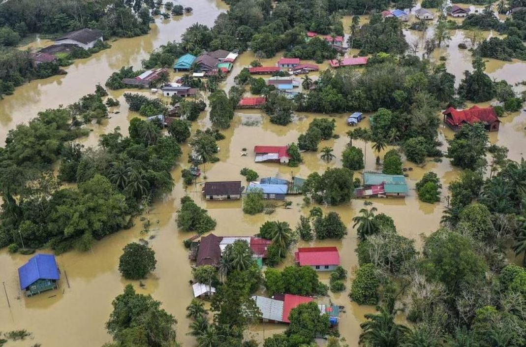 މެލޭޝިއާގެ ހަ ސްޓޭޓެއްގައި ފެންބޮޑުވެ 27،000 މީހުން ރައްކާތެރި ސަރަހައްދުތަކަށް