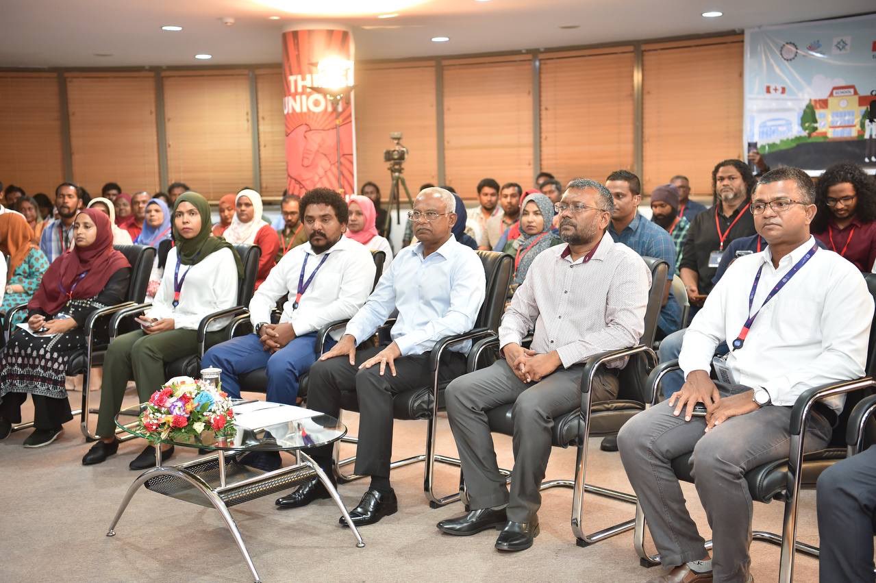 ވަޒީފާގެ ބާޒާރު ކުރިއެރުވުމަށް ހުރިހާ އިންޑަސްޓްރީތައް ގުޅިގެން މަސައްކަތްކުރަންޖެހޭ: ފައްޔާޒް