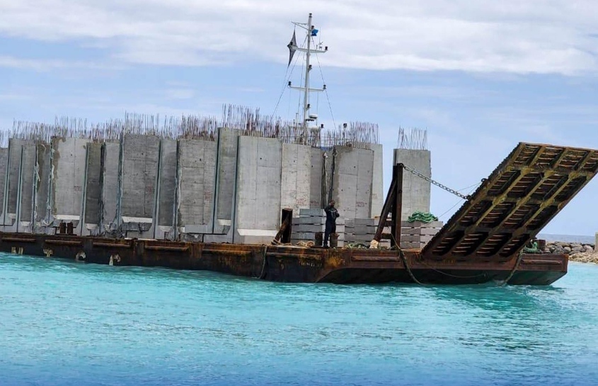 ދިއްދޫ ބަނދަރު ތަރައްޤީކުރުން: ކޮންކްރީޓް ގަލުގެ އިތުރު ޝިޕްމަންޓެއް