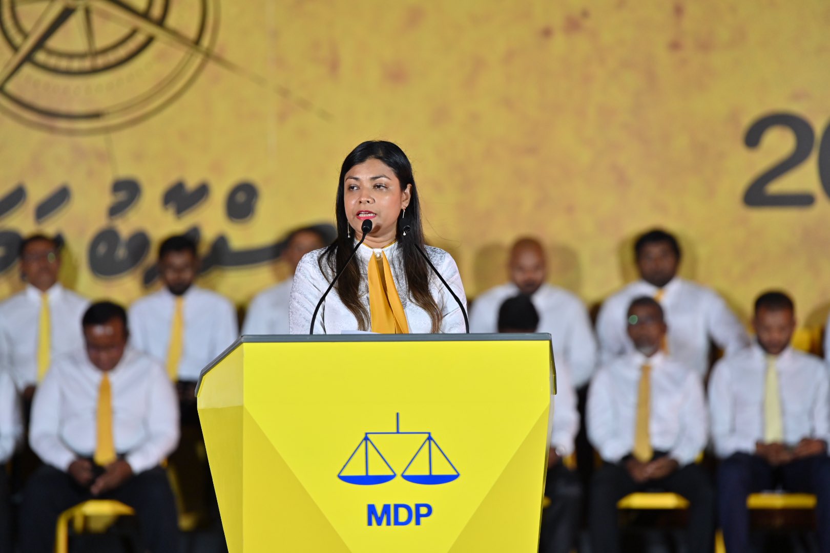 ސަރުކާރުން ފަންޑުކޮށްގެން މަޖިލީހަށް ވާދަކުރާ އަންހެނުން ހޮވައިދިނުމަށް ރޮޒައިނާ ގޮވާލައްވައިފި