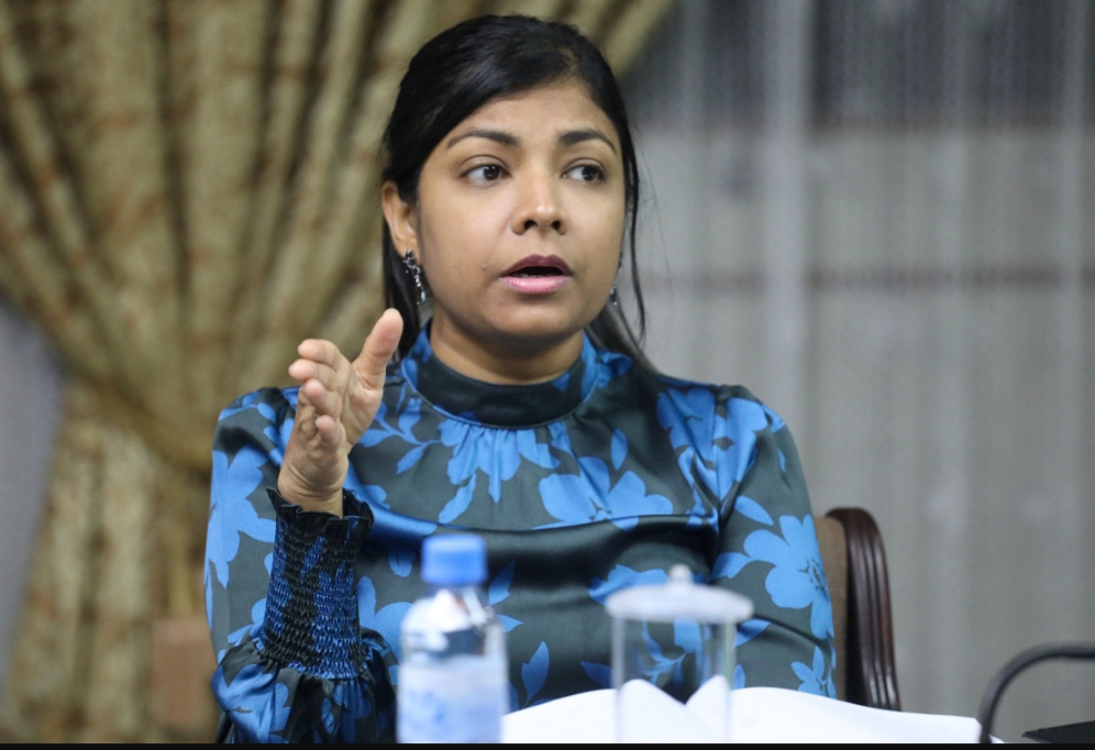 ރައީސާ ދެކޮޅަށް ނިކުންނަނަމަ އެންމެ ރީތި ގޮތަކީ އިސްތިއުފާ ދިނުން: ރޮޒައިނާ