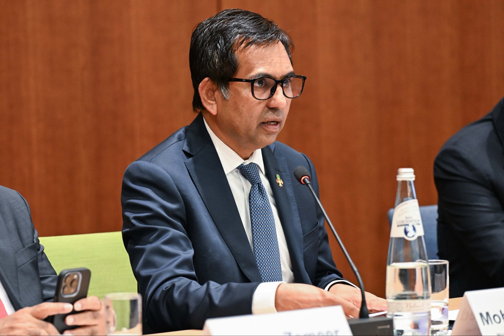 އޮރެންޖުގެ އަގުބޮޑުވުން ވަޒީރު ސައީދު ކަނޑާލީ ސަރަހައްދީ ޕޯޓްތަކާއި ސަޕްލަޔަރުންގެ ބޮލަށް