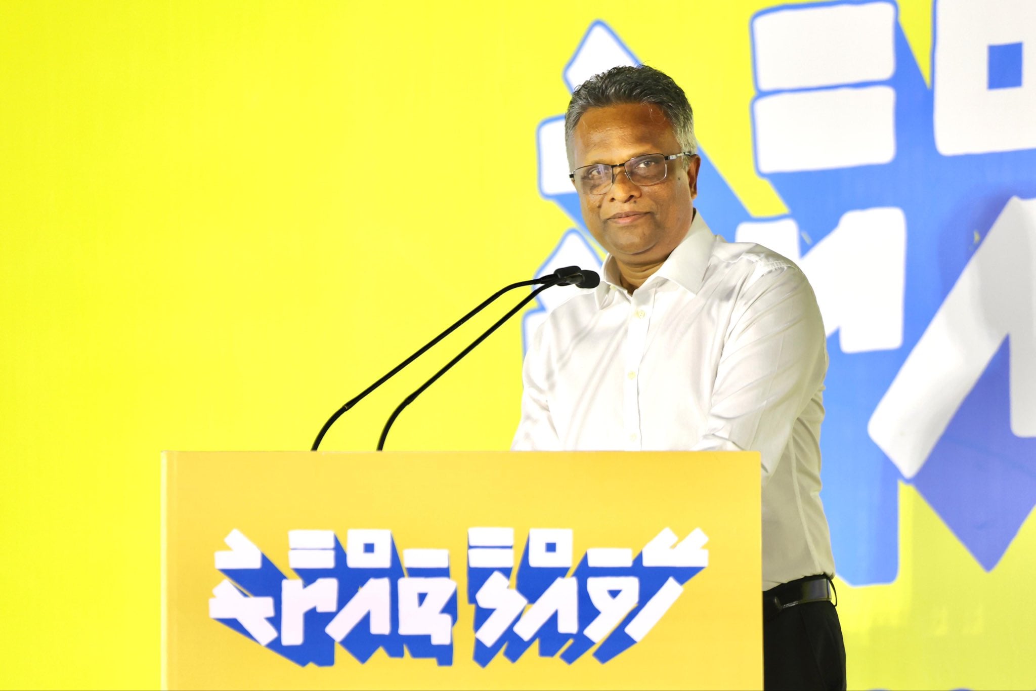 މާލޭގެ މައްސަލަތައް ހައްލުކޮށް ރައްޔިތުންނަށް ފަހި ދިރިއުޅުމެއް ހޯދައިދޭނަން: އާޒިމް